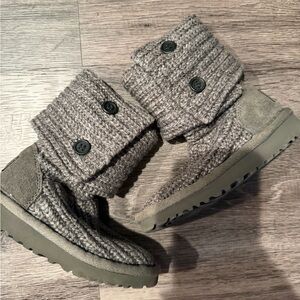 Toddler Girl Grey Knit Uggs- Size 8